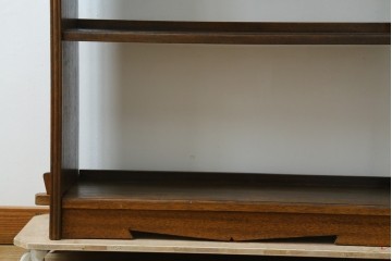 和製アンティーク　懐かしい雰囲気漂う楔(くさび)式本棚　(R-080747)