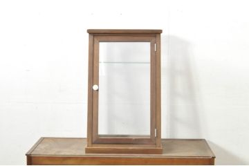 中古　民芸家具　国産　職人手作り　総欅(ケヤキ)材　卓上台形ガラスケース(Gケース、ショーケース、ディスプレイケース、コレクションケース、飾り棚、陳列棚、店舗什器)(R-080751)