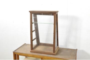 中古　民芸家具　国産　職人手作り　総欅(ケヤキ)材　卓上台形ガラスケース(Gケース、ショーケース、ディスプレイケース、コレクションケース、飾り棚、陳列棚、店舗什器)(R-080751)