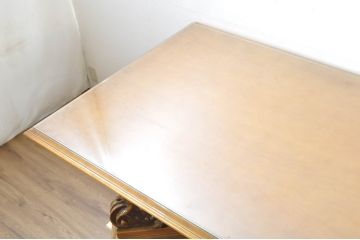 中古　美品　最高級　イタリア輸入家具　大振り　ガラス天板付き　脚に施された彫刻が高級感を高めるダイニングテーブル(6人掛け、食卓)(定価約140万円)(R-080753)