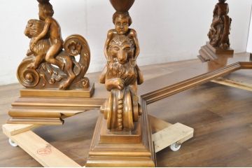 中古　美品　最高級　イタリア輸入家具　大振り　ガラス天板付き　脚に施された彫刻が高級感を高めるダイニングテーブル(6人掛け、食卓)(定価約140万円)(R-080753)