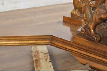 中古　美品　最高級　イタリア輸入家具　大振り　ガラス天板付き　脚に施された彫刻が高級感を高めるダイニングテーブル(6人掛け、食卓)(定価約140万円)(R-080753)