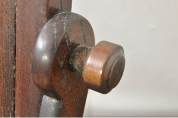 中古　民芸家具　上手物　職人手作り工芸家具　総欅(ケヤキ)材　丸みを帯びたフォルムが可愛らしい卓上ミラー(鏡、スタンドミラー)(R-080757)