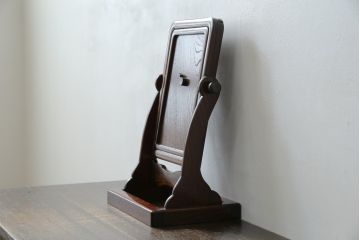 中古　民芸家具　上手物　職人手作り工芸家具　総欅(ケヤキ)材　丸みを帯びたフォルムが可愛らしい卓上ミラー(鏡、スタンドミラー)(R-080757)