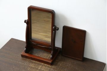 中古　民芸家具　上手物　職人手作り工芸家具　総欅(ケヤキ)材　丸みを帯びたフォルムが可愛らしい卓上ミラー(鏡、スタンドミラー)(R-080757)