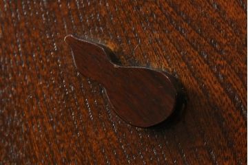 中古　民芸家具　上手物　職人手作り工芸家具　総欅(ケヤキ)材　丸みを帯びたフォルムが可愛らしい卓上ミラー(鏡、スタンドミラー)(R-080757)