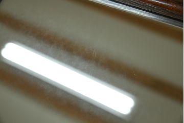 中古　民芸家具　上手物　職人手作り工芸家具　総欅(ケヤキ)材　丸みを帯びたフォルムが可愛らしい卓上ミラー(鏡、スタンドミラー)(R-080757)