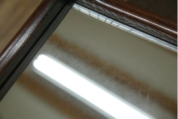 中古　民芸家具　上手物　職人手作り工芸家具　総欅(ケヤキ)材　丸みを帯びたフォルムが可愛らしい卓上ミラー(鏡、スタンドミラー)(R-080757)