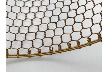 戦前　深川製磁　オールド深川　有田焼　陶器籠/金工　虫籠形真鍮製吊香炉の2点セット(鳥、小物入れ、仏具、茶道具、裏印、房付き)(R-080767)