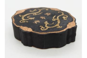 嘉慶年製　御園図古墨　書道具　唐物　中国　総重量 約440g　優美なデザインの墨8点セット(楼閣、風景、龍、竜、魚、虎、トラ、樹木、固形墨、習字道具、水墨)(R-080770)