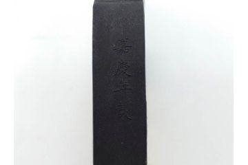 嘉慶年製　御園図古墨　書道具　唐物　中国　総重量 約440g　優美なデザインの墨8点セット(楼閣、風景、龍、竜、魚、虎、トラ、樹木、固形墨、習字道具、水墨)(R-080770)