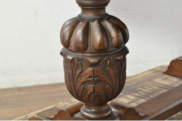 イギリスアンティーク　上手物!!　オーク材　クラシカルなデザインの彫刻とバルボスレッグが目を引くドローリーフテーブル(エクステンションテーブル、ダイニングテーブル、食卓、4人掛け、6人掛け、英国)(R-080773)