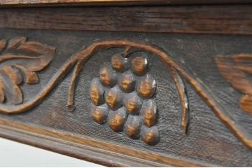 イギリスアンティーク　上手物!!　オーク材　クラシカルなデザインの彫刻とバルボスレッグが目を引くドローリーフテーブル(エクステンションテーブル、ダイニングテーブル、食卓、4人掛け、6人掛け、英国)(R-080773)