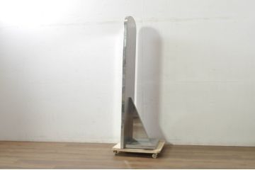 海外ブランド家具　シンプルで洗練されたデザインが魅力のモダンなスタンドミラー(鏡、姿見)(R-080781)