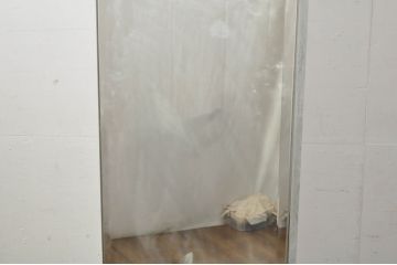 海外ブランド家具　シンプルで洗練されたデザインが魅力のモダンなスタンドミラー(鏡、姿見)(R-080781)