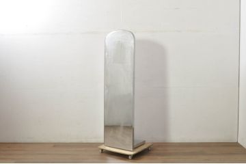 海外ブランド家具　シンプルで洗練されたデザインが魅力のモダンなスタンドミラー(鏡、姿見)(R-080782)