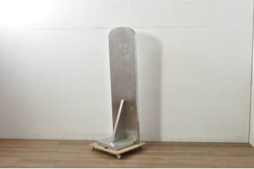 海外ブランド家具　シンプルで洗練されたデザインが魅力のモダンなスタンドミラー(鏡、姿見)(R-080782)