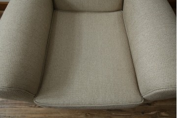 中古　フランス輸入家具　ファブリック　お部屋に取り入れやすいナチュラルモダンデザインのクラブソファ　定価約25万円　(R-080783)