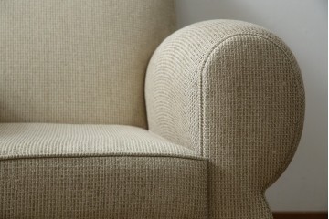 中古　フランス輸入家具　ファブリック　お部屋に取り入れやすいナチュラルモダンデザインのクラブソファ　定価約25万円　(R-080783)