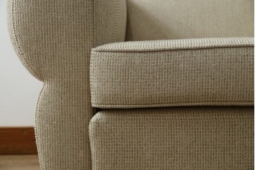 中古　フランス輸入家具　ファブリック　お部屋に取り入れやすいナチュラルモダンデザインのクラブソファ　定価約25万円　(R-080783)