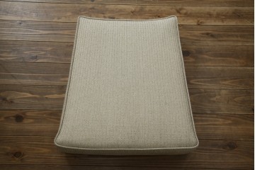 中古　フランス輸入家具　ファブリック　お部屋に取り入れやすいナチュラルモダンデザインのクラブソファ　定価約25万円　(R-080783)