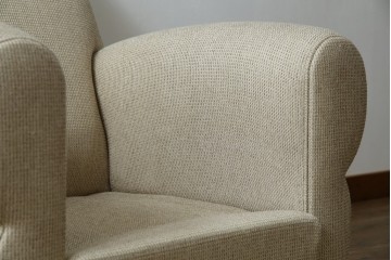 中古　フランス輸入家具　ファブリック　お部屋に取り入れやすいナチュラルモダンデザインのクラブソファ　定価約25万円　(R-080783)