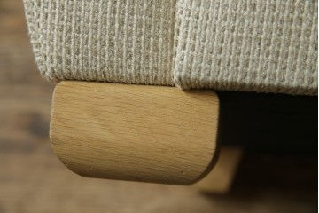 中古　フランス輸入家具　ファブリック　お部屋に取り入れやすいナチュラルモダンデザインのクラブソファ　定価約25万円　(R-080783)