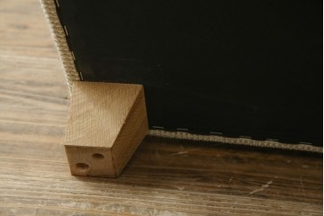 中古　フランス輸入家具　ファブリック　お部屋に取り入れやすいナチュラルモダンデザインのクラブソファ　定価約25万円　(R-080783)