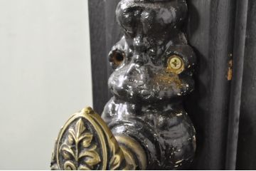 中古　特注品　楢(ナラ)材　グレモン錠付き特大の店舗用ドア1対2枚セット (両開きドア、ガラス扉、玄関ドア、建具)(製作費約120万円)(R-080784)
