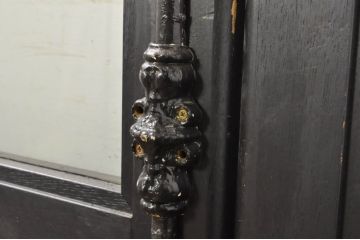 中古　特注品　楢(ナラ)材　グレモン錠付き特大の店舗用ドア1対2枚セット (両開きドア、ガラス扉、玄関ドア、建具)(製作費約120万円)(R-080784)