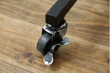 中古　鉄工所手作り　オーダー品!!　シンプルなスチールハンガー4点セット　(R-080787)