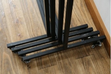 中古　鉄工所手作り　オーダー品!!　シンプルなスチールハンガー4点セット　(R-080787)