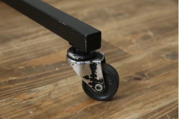 中古　鉄工所手作り　オーダー品!!　シンプルなスチールハンガー4点セット　(R-080787)