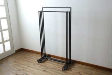 中古　鉄工所手作り　オーダー品!!　シンプルなスチールハンガー4点セット　(R-080787)