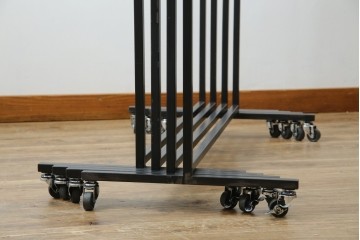 中古　鉄工所手作り　オーダー品!!　シンプルなスチールハンガー4点セット　(R-080787)