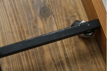 中古　鉄工所手作り　オーダー品!!　シンプルなスチールハンガー4点セット　(R-080787)