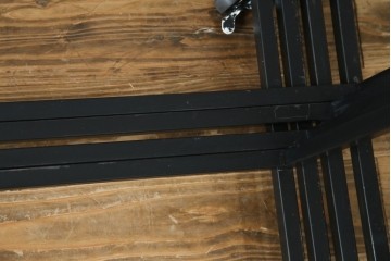 中古　鉄工所手作り　オーダー品!!　シンプルなスチールハンガー4点セット　(R-080787)