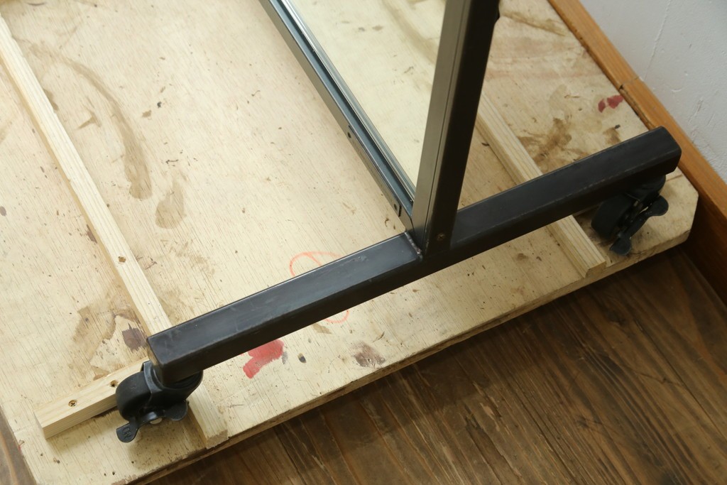 中古　美品　エグジットメタルワークサプライ(EXIT METAL WORK SUPPLY)　NRT-05　インダストリアルなデザインが格好いいスタンドミラー　定価約18万円　(R-080789)