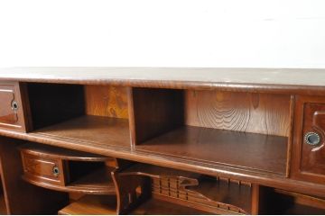 中古　美品　欅(ケヤキ)材　美しい木目と梅の彫刻が目を引く八尺サイズの茶箪笥(茶たんす、茶タンス、茶棚、飾り棚、収納棚、戸棚)(定価約120万円)(R-080790)