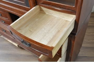 中古　美品　欅(ケヤキ)材　美しい木目と梅の彫刻が目を引く八尺サイズの茶箪笥(茶たんす、茶タンス、茶棚、飾り棚、収納棚、戸棚)(定価約120万円)(R-080790)