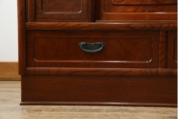 中古　美品　欅(ケヤキ)材　美しい木目と梅の彫刻が目を引く八尺サイズの茶箪笥　定価約120万円　(R-080790)