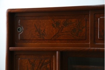 中古　美品　欅(ケヤキ)材　美しい木目と梅の彫刻が目を引く八尺サイズの茶箪笥　定価約120万円　(R-080790)