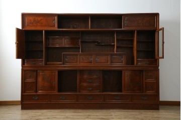 中古　美品　欅(ケヤキ)材　美しい木目と梅の彫刻が目を引く八尺サイズの茶箪笥　定価約120万円　(R-080790)