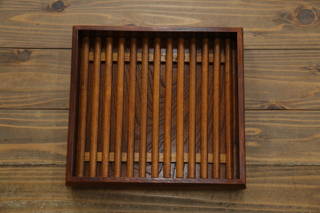 中古　美品　欅(ケヤキ)材　美しい木目と梅の彫刻が目を引く八尺サイズの茶箪笥　定価約120万円　(R-080790)