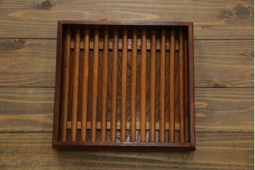 中古　美品　欅(ケヤキ)材　美しい木目と梅の彫刻が目を引く八尺サイズの茶箪笥　定価約120万円　(R-080790)