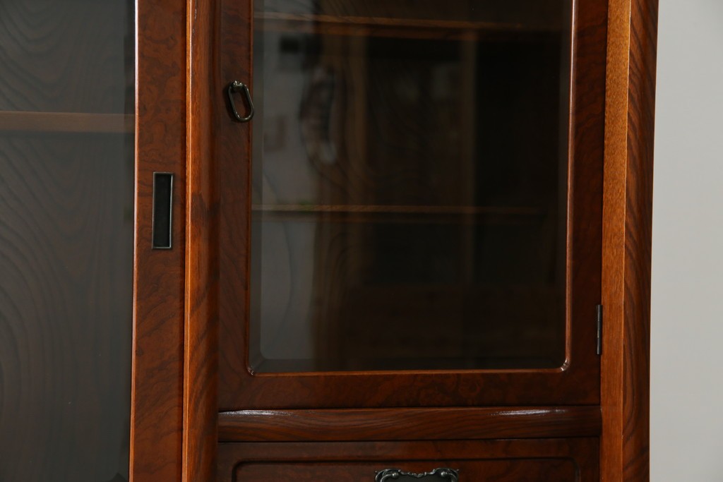 中古　美品　欅(ケヤキ)材　美しい木目と梅の彫刻が目を引く八尺サイズの茶箪笥　定価約120万円　(R-080790)