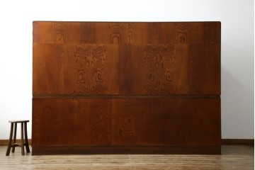 中古　美品　欅(ケヤキ)材　美しい木目と梅の彫刻が目を引く八尺サイズの茶箪笥　定価約120万円　(R-080790)