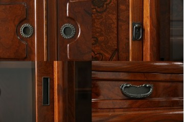 中古　美品　欅(ケヤキ)材　美しい木目と梅の彫刻が目を引く八尺サイズの茶箪笥　定価約120万円　(R-080790)