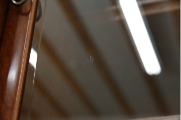 中古　美品　欅(ケヤキ)材　美しい木目と梅の彫刻が目を引く八尺サイズの茶箪笥　定価約120万円　(R-080790)