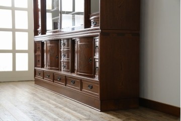 中古　美品　欅(ケヤキ)材　美しい木目と梅の彫刻が目を引く八尺サイズの茶箪笥　定価約120万円　(R-080790)